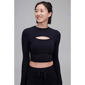 $85 New Neiwai Mousse Cut-out Padded Crop Top - Black - 4